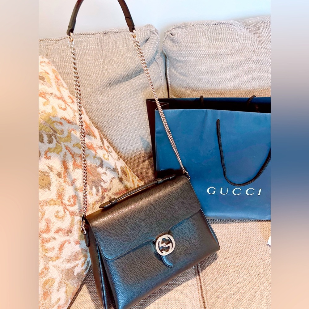 Very sparingly used- gift by husband- want to sell to buy my next one- 12*8” siz